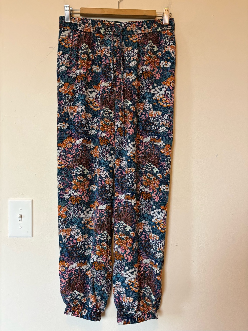 TROVATA Birds of Paradise Floral Silk/Viscose Jogger Pants Bijou Glade Small